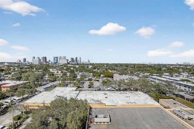 Building Photo - 1625 SE 10th Ave