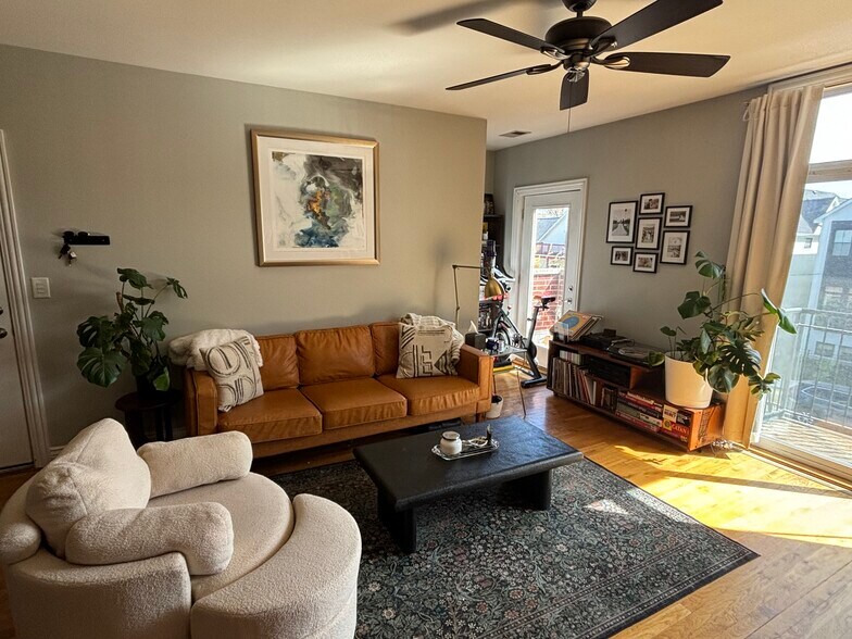 Building Photo - 1710 N Whipple St