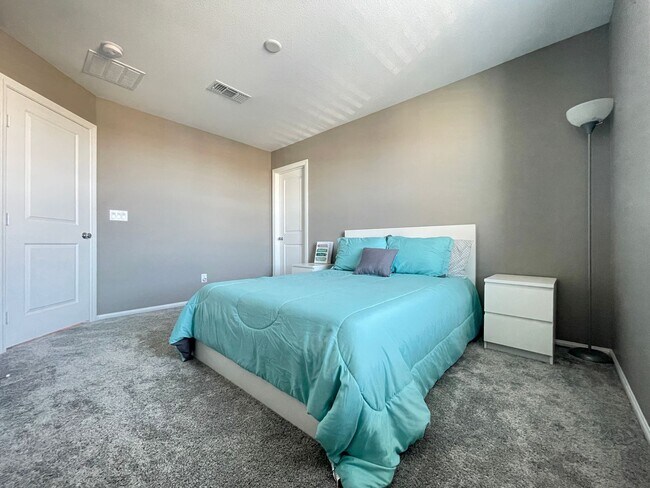 Building Photo - (Fully Furnished) 4 Bedroom + Loft,  3 Full Bath, Gated Community in SouthWest.