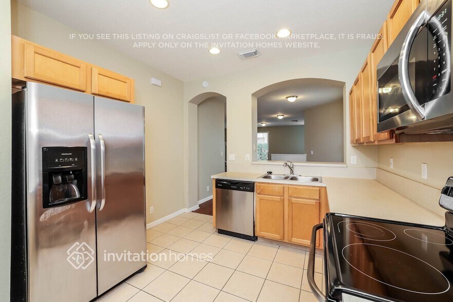 Building Photo - 2819 S Evergreen Cir