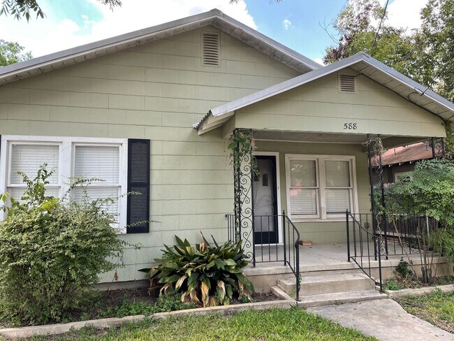 Building Photo - Craftsman Style House Walking Distance to ...