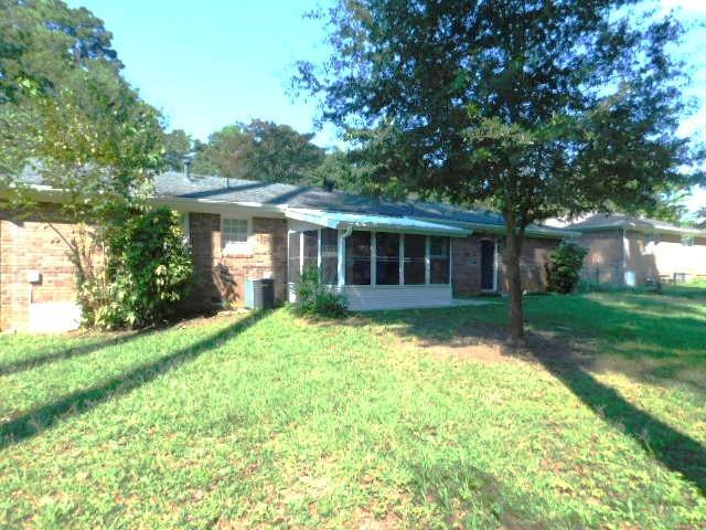 Building Photo - 879 Forest Ridge Dr SE