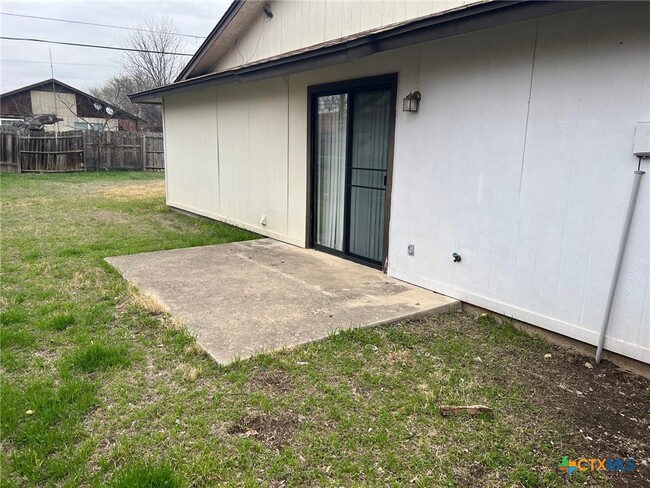 Building Photo - 2406 Shoemaker Dr