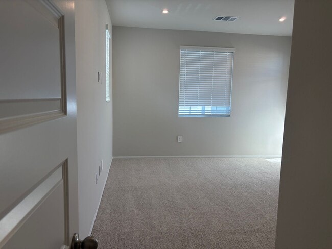 Building Photo - 40100 Campos Elegantes