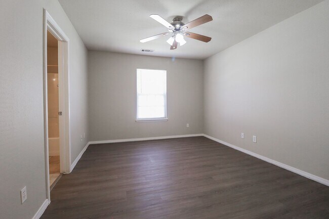 Building Photo - Emerson Elementary Zoned - 3 bedroom / 2 b...