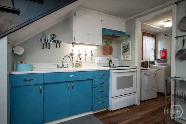 Building Photo - 290.5 Milledge Cir