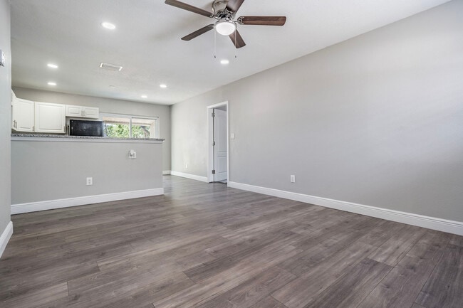 Building Photo - 7018 Sarvis St