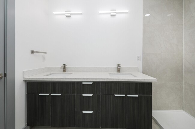 Building Photo - 1011 Emerald Valley Dr