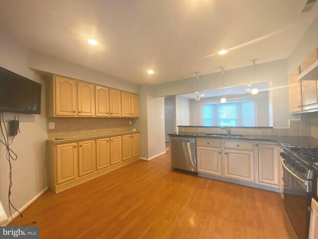 Building Photo - 14 Nathan Ct