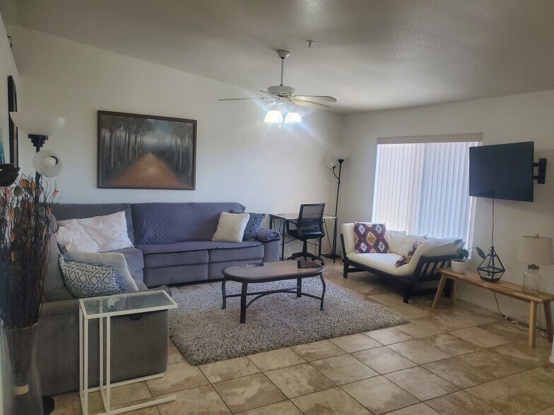 Living Room. - 2095 Mesquite Ave