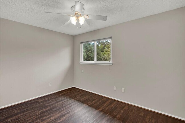 Building Photo - 6208 Brookdale Dr