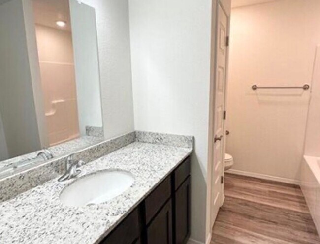 Building Photo - 4223 W Santa Fe St