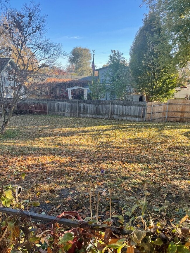 Building Photo - Off the beaten path