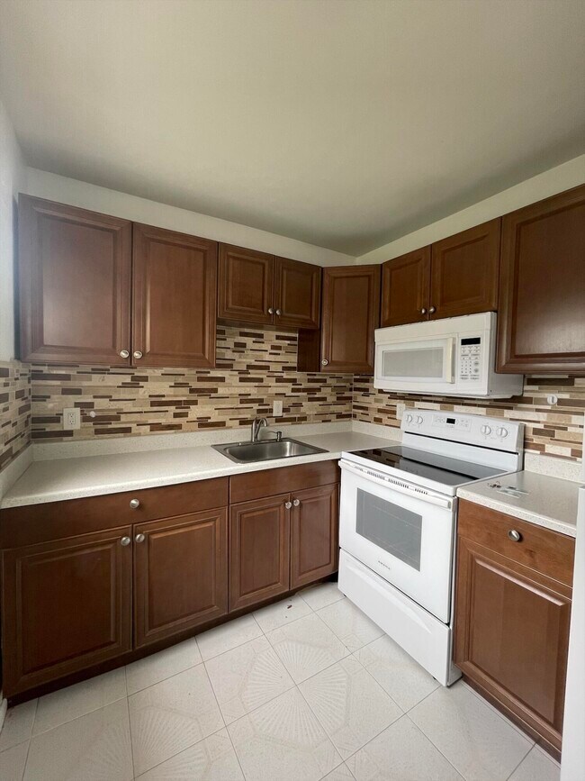 Building Photo - 172 Salisbury I