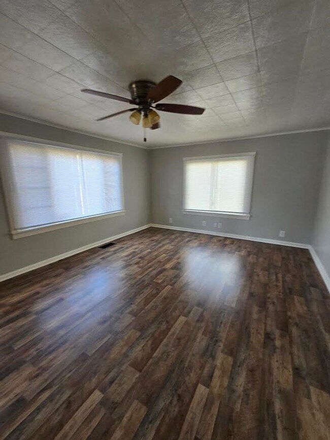 Building Photo - Three Bedroom Home located in Warren Township near 16th and Post Road