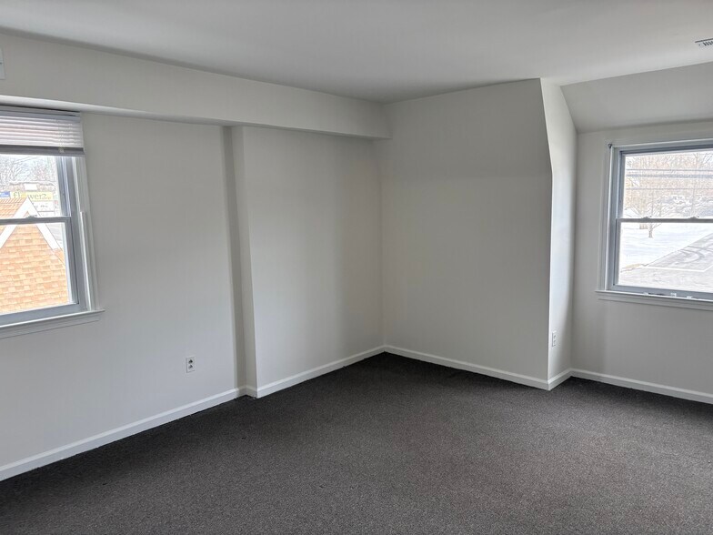 Building Photo - 809 N Bethlehem Pike