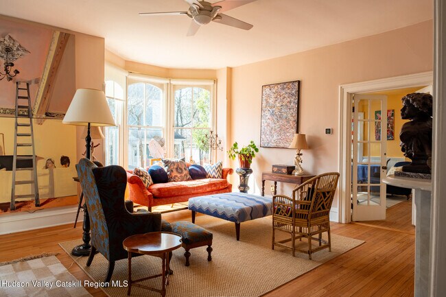 Building Photo - 5 Fairview Ave