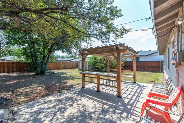 Building Photo - 833 Westview Dr