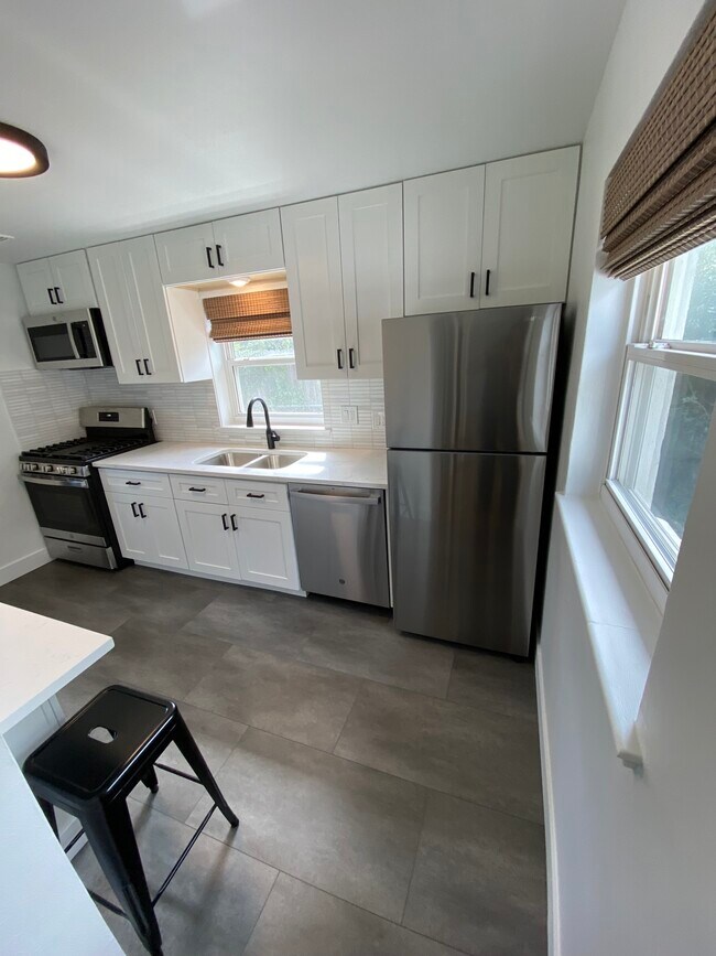 Kitchen - 2212 Perry St