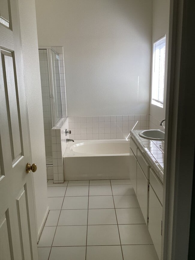 Building Photo - Centrally Located Home in Kitty Hawk