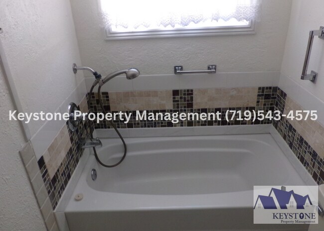Building Photo - 886 S Dante Dr