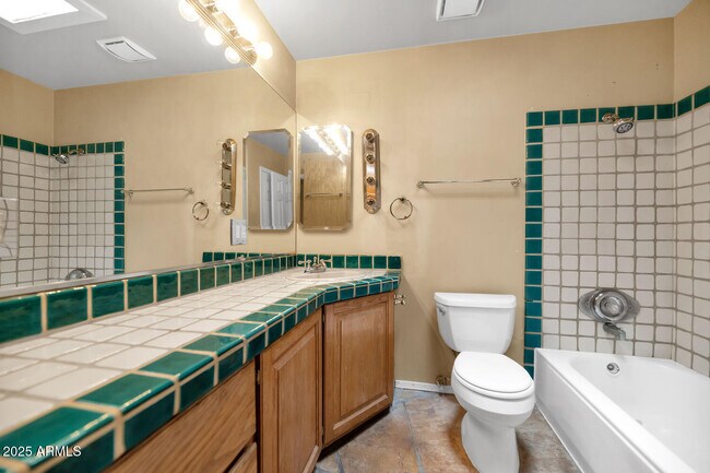 Building Photo - 439 E Malibu Dr