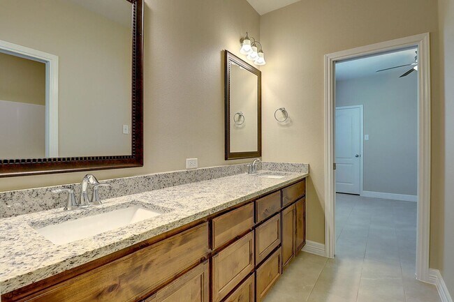 Building Photo - 2202 Crystal Bay Dr.