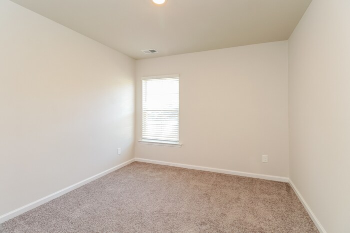 Building Photo - 304 Crooked Pne Ct