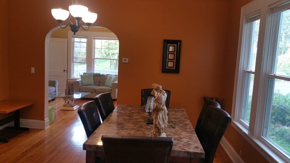 Building Photo - 1033 Westcott St