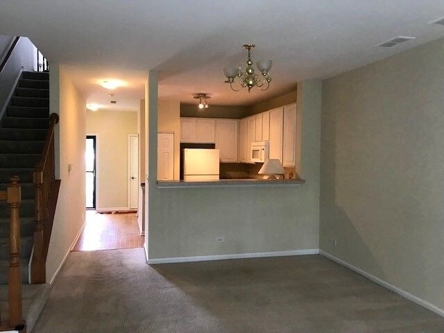 Building Photo - 2440 Oneida Ln