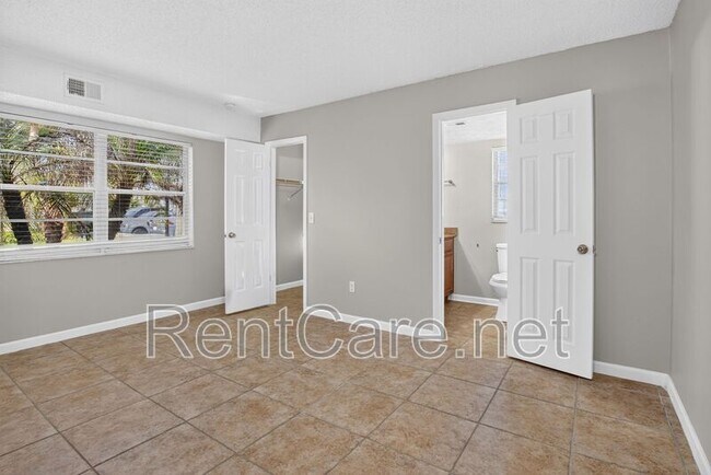 Building Photo - 53 Windtree Ln