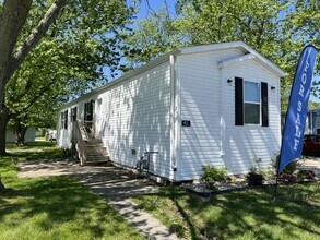 Building Photo - 42 Meadowlark Ln