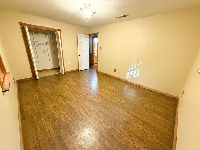 Building Photo - 284 CR 202 E