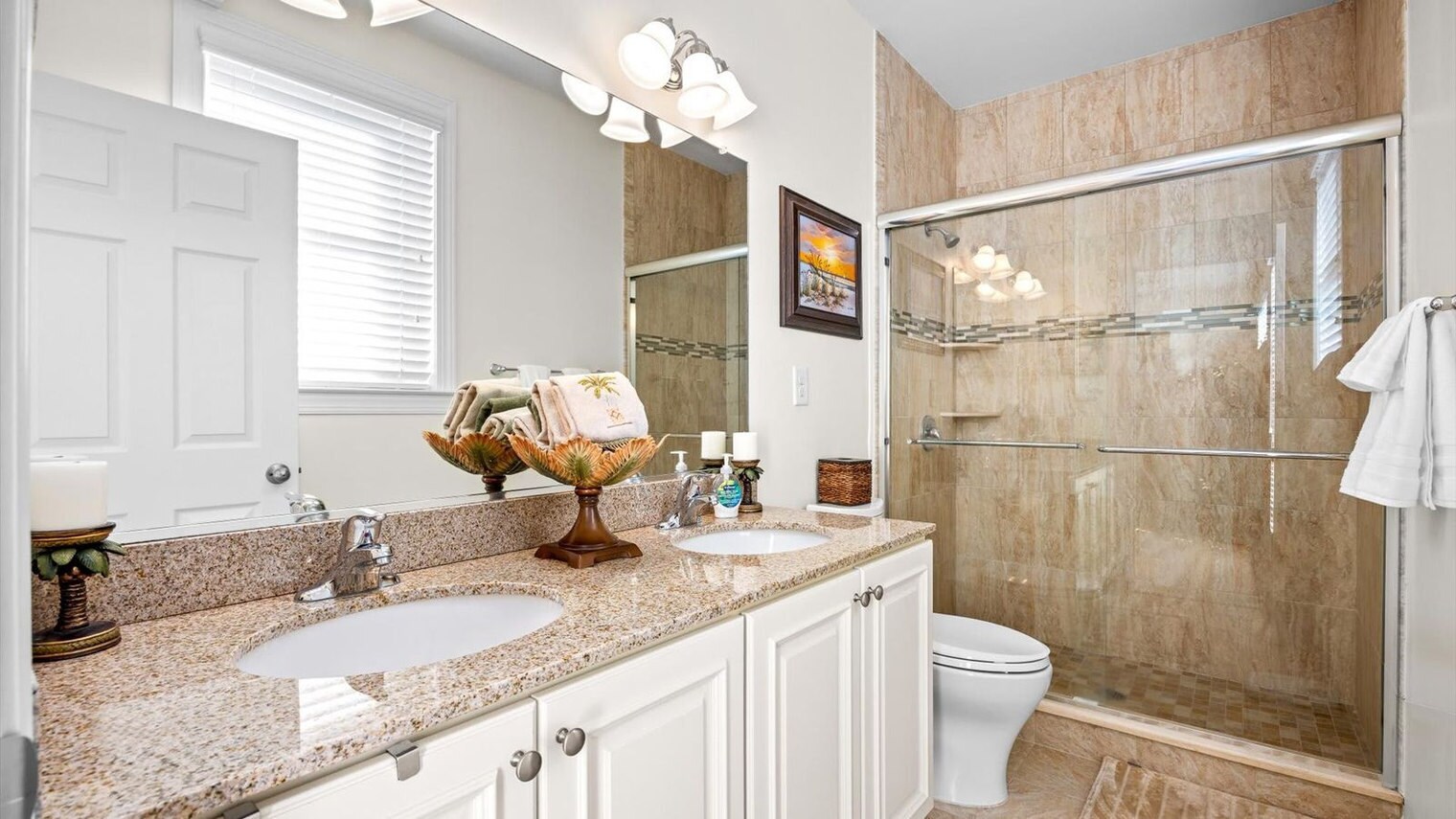 Building Photo - 701 E 8th St