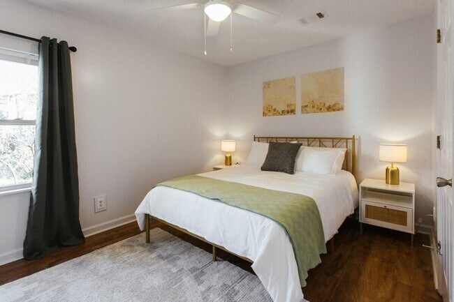 Building Photo - 672 Barber St