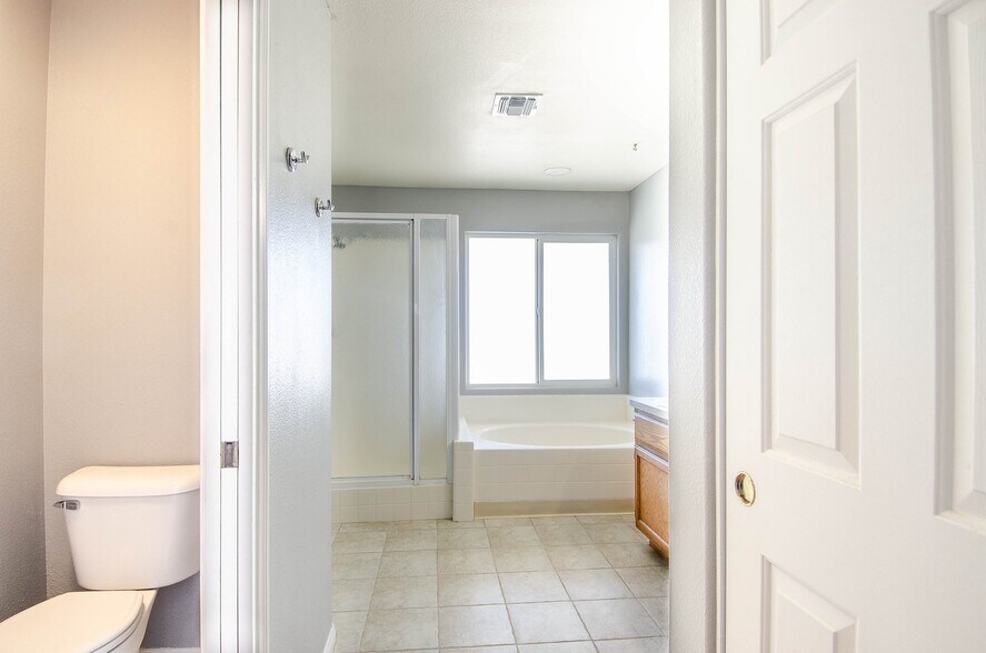 Building Photo - 72548 Sunnyslope Dr