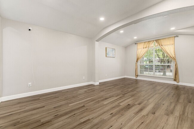 Building Photo - 9431 Water Edge Point Ln