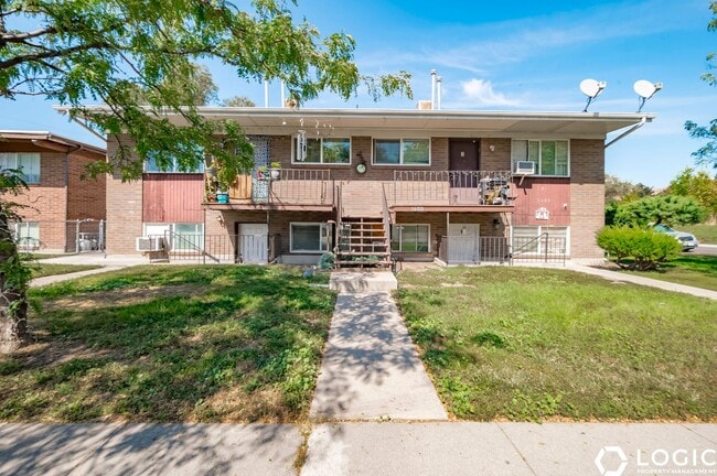 Primary Photo - 1600 Ivy Cir