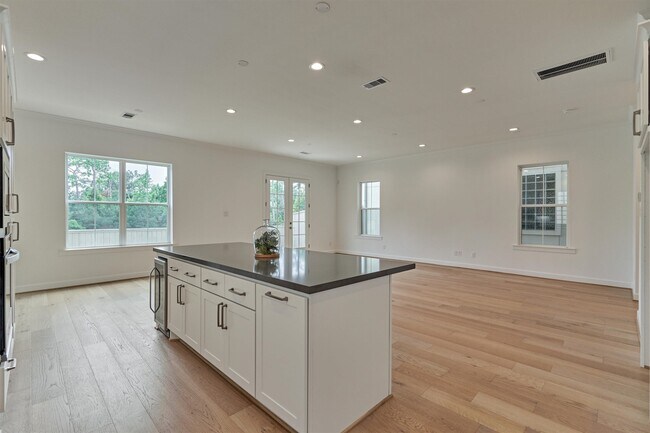 Building Photo - 2037 Carlson Creek Dr