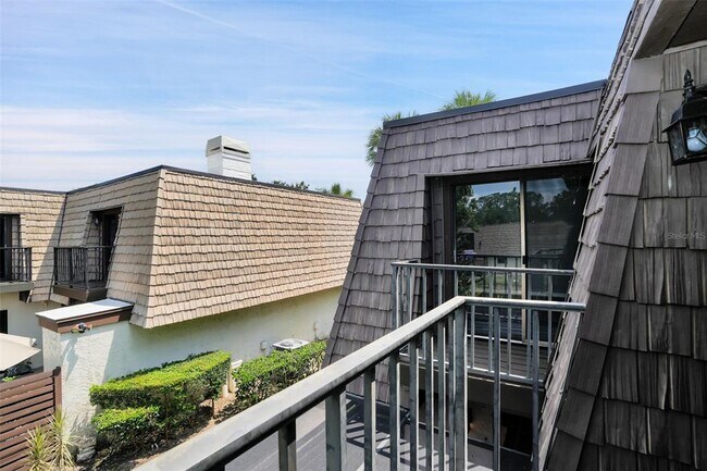 Building Photo - 15217 W Pond Woods Dr