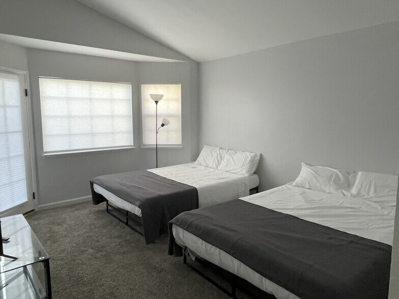 Building Photo - 7135 Shadow Crest Dr