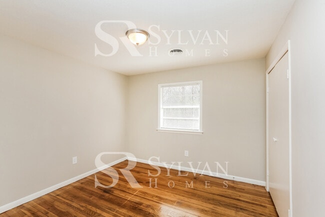 Building Photo - The living is easy in this 3 bedroom, 2 ba...