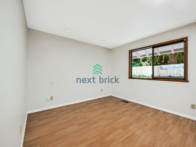Building Photo - 4 Bed 2.5 Bath Single-Family House at the ...