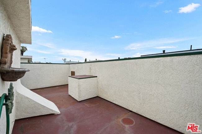 Building Photo - 839 S Holt Ave