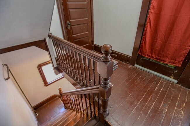 Building Photo - 407-409-409 Bolton St