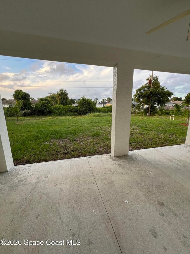 Building Photo - 1625 Waneta St SE