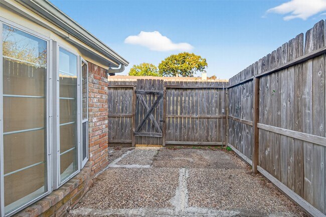 Building Photo - 14381 Still Meadow Dr