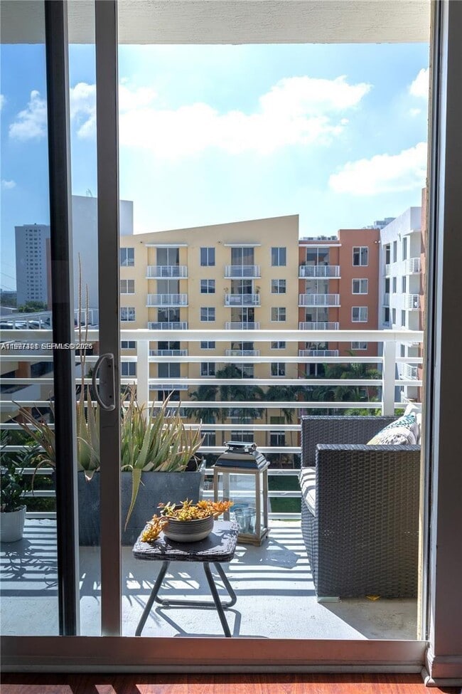 Building Photo - 2775 NE 187th St