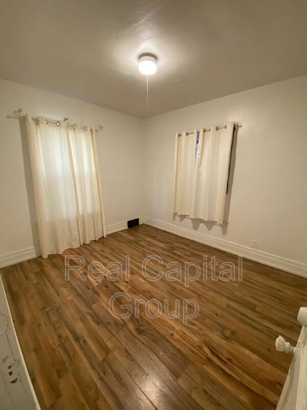 Building Photo - 709 Townsend Pl