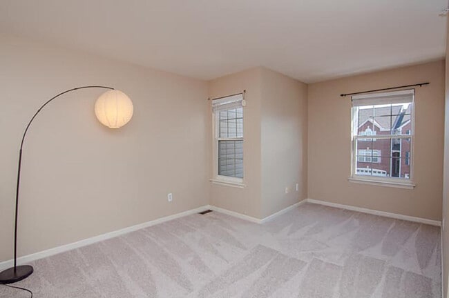 Building Photo - 448 Cherry Orchard Rd